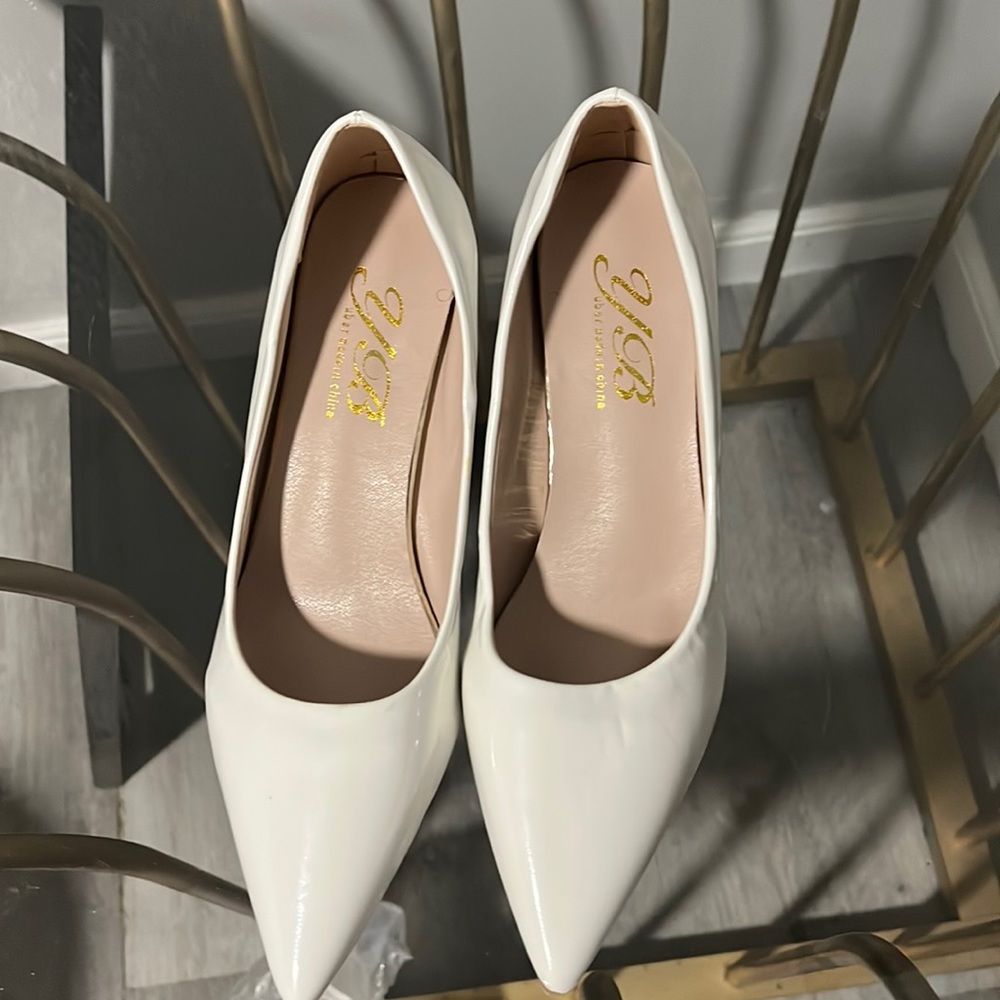 Women shoes new never been use